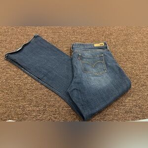 Like NEW! Slight boot classic curve 12/31 Levi's Women's Blue Jeans